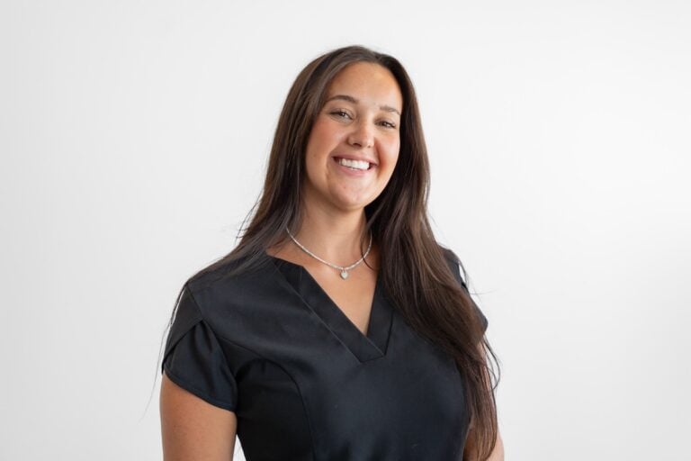 Dija, dental assistant / receptionist at 123 Dental